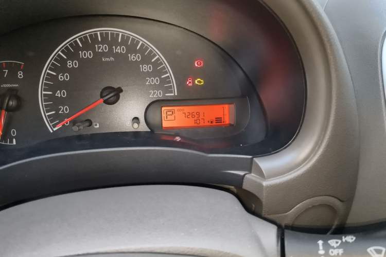 Used Nissan Sunny 2011 1.5XE CVT Comfort Edition Odometer Close Up