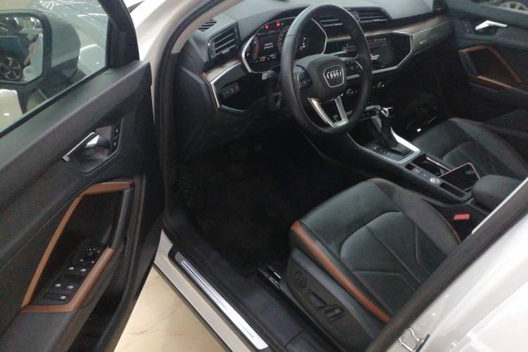 Used Audi Q3 2021 35 TFSI Fashionable and Elegant Model
