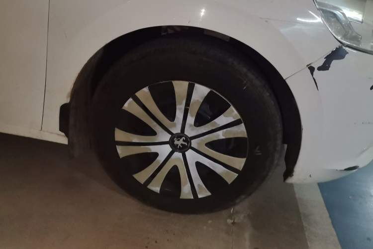 Used Peugeot 301 2014 1.6L Manual Comfort Edition Right Front Wheel Hub