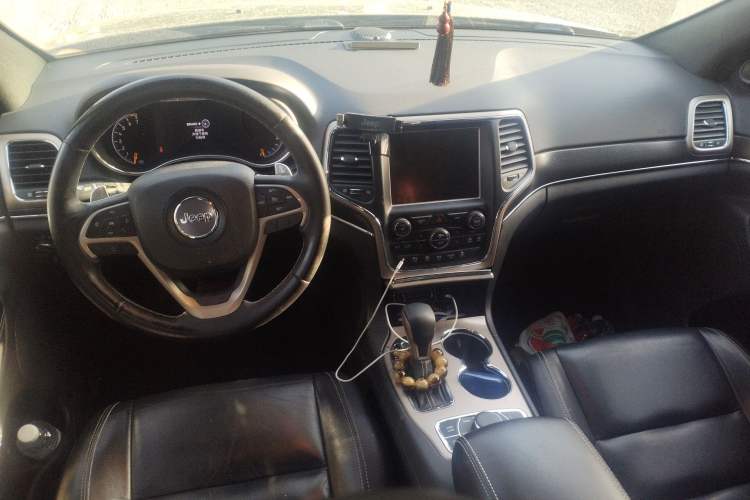 Used Jeep Grand Cherokee 2017 3.0L Comfort Navigation Edition Center Console