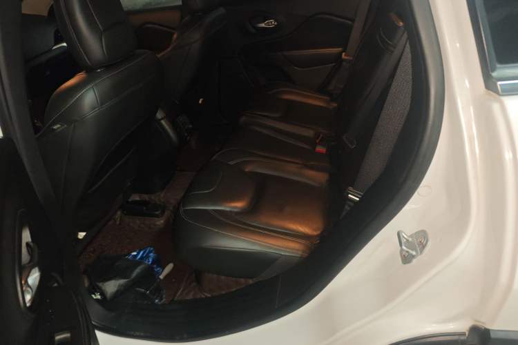 Used Jeep Cherokee 2017 2.0L Superior Edition