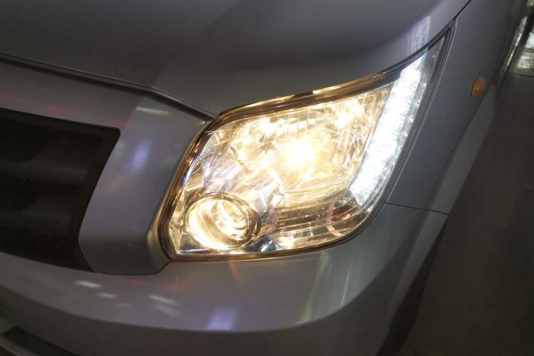 Used Foton Toano 2024 Joyear Multi-Function 2.0T Manual Long-Wheelbase Mid-Roof Model with Single Rear Tire Available in 5/6/7/9-Seater Configurations