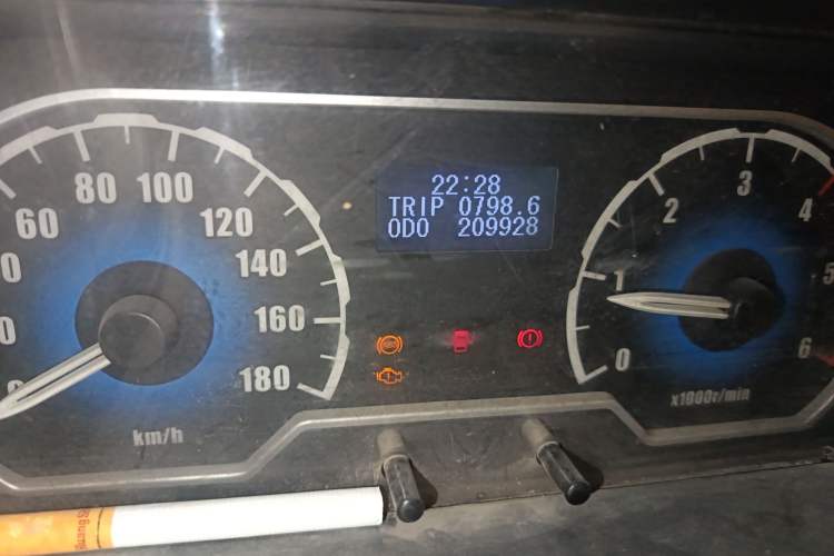 Used SAIC MAXUS Xintu V80 2012 2.5T Low-Roof Value-Added Logistics Version C