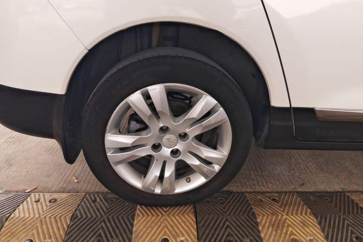 Used Peugeot 3008 2015 1.6THP Automatic Classic Edition Right Rear Wheel Hub