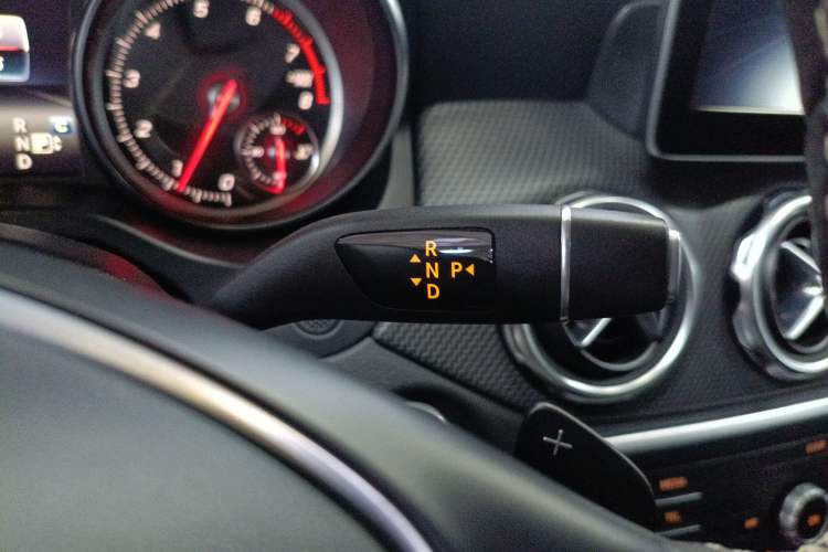 Used Mercedes-Benz GLA 2018 GLA 200 Fashion Model Gear Lever