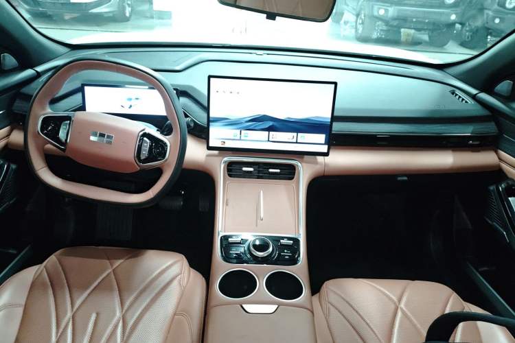 Used Geely Galaxy L6 2025 EM-i 140km Explorer+ Edition Center Console