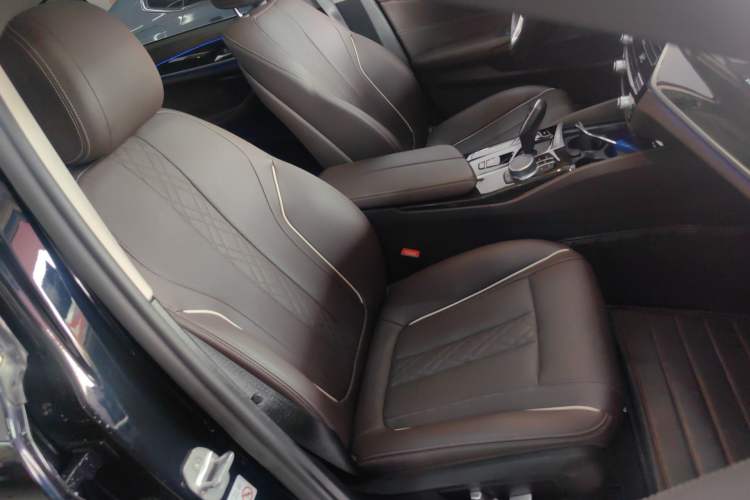 Used BMW 5 Series 2022 Restyled 525Li Luxury Package Right Front Seat