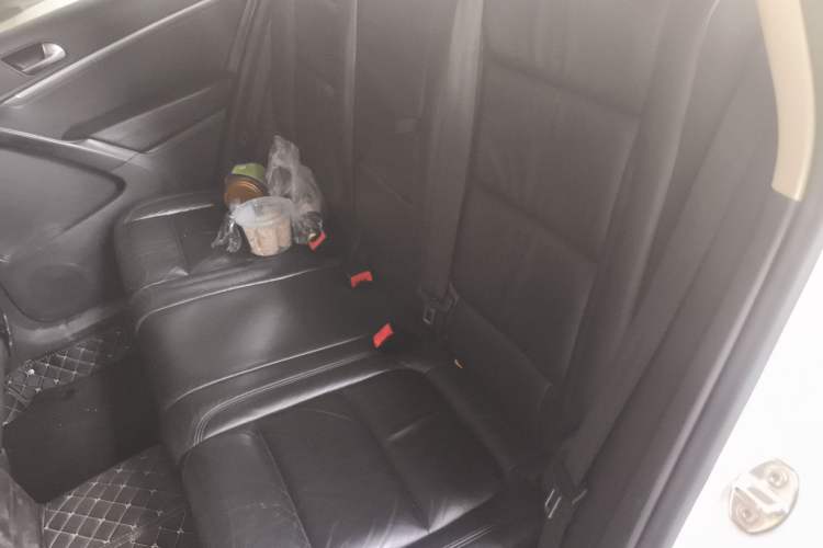 Used Volkswagen Tiguan L 2015 1.8TSI Manual Two-Wheel-Drive Limited Edition