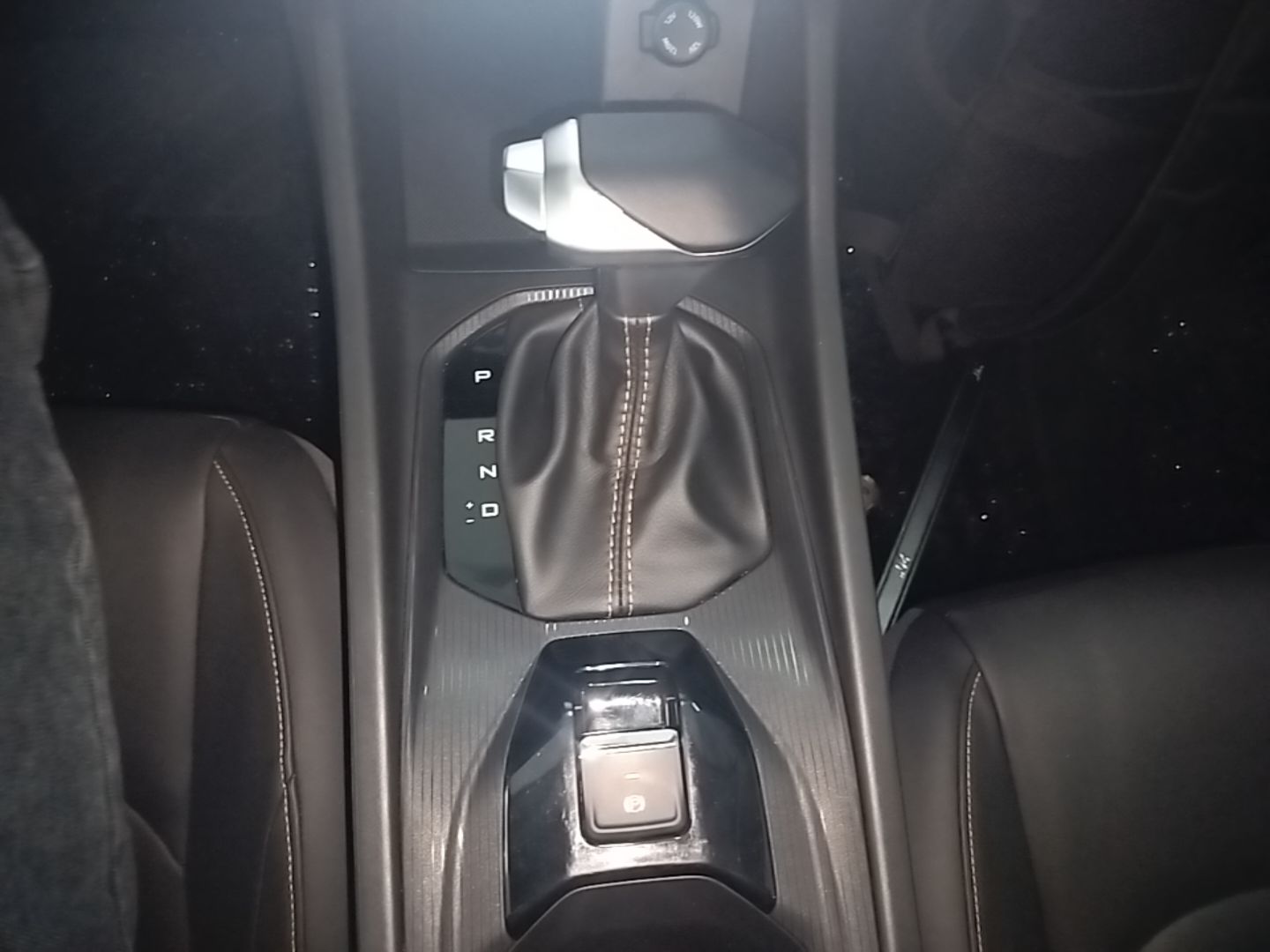 Dongfeng Aeolus Yixuan GS 2025 Mach-Edition 1.5L Automatic Starry Edition — снимка 16