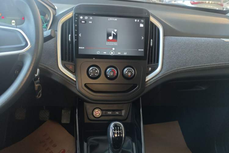 Used Baojun 530 2021 Global Car Anniversary Edition 1.5T Manual Comfort Version 7 Seats
