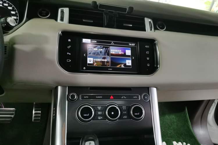 Used Land Rover Range Sport 2016 3.0 SC V6 HSE DYNAMIC Audio And AC Panel