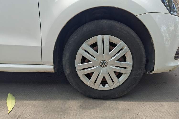 Used Volkswagen Polo 2016 1.4L Automatic Trendy Model Right Front Wheel Hub