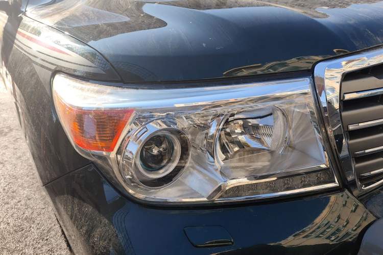 Used Toyota Land Cruiser 2012 4.0L Automatic VX Exterior 6