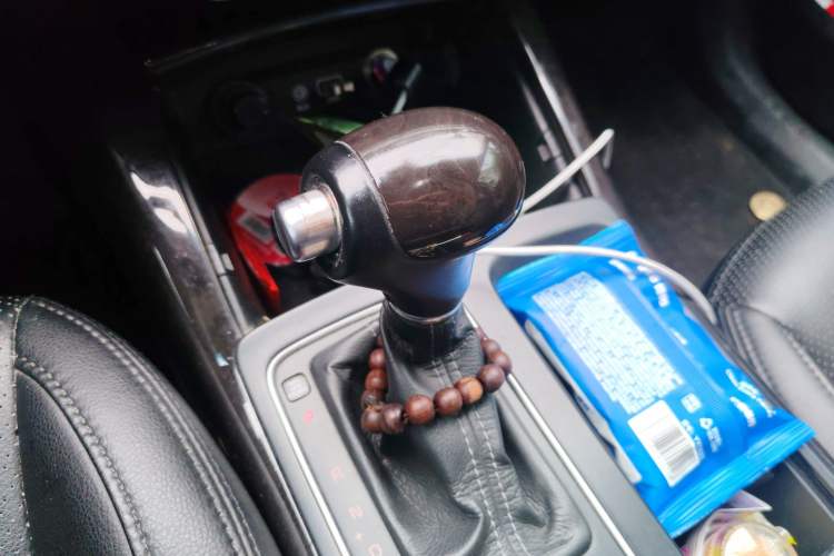 Used Kia Sorento 2015 Sorento L 2.4L Gasoline 4WD Elite Edition 5 Seats China V Emission Standard Gear Lever