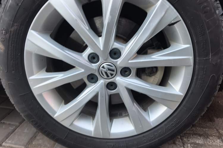 Used Volkswagen Lavida 2017 1.6L Manual Comfort Edition Right Front Wheel Hub