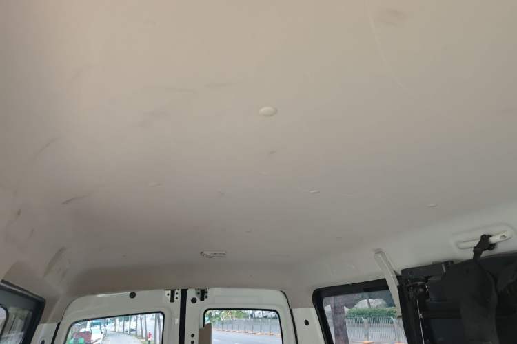 Used CHANGAN KAICHENG Ruixing EM80 2025 Passenger Version Comfort Edition 6-Seater 300 km Dual-Swing Doors
