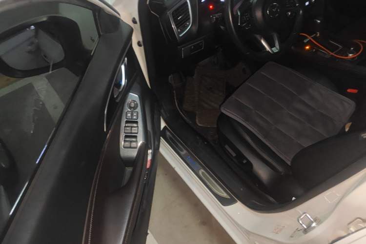 Used Mazda 3 Axela 2017 Hatchback 2.0L Automatic Sport Model China V Emission Standard
