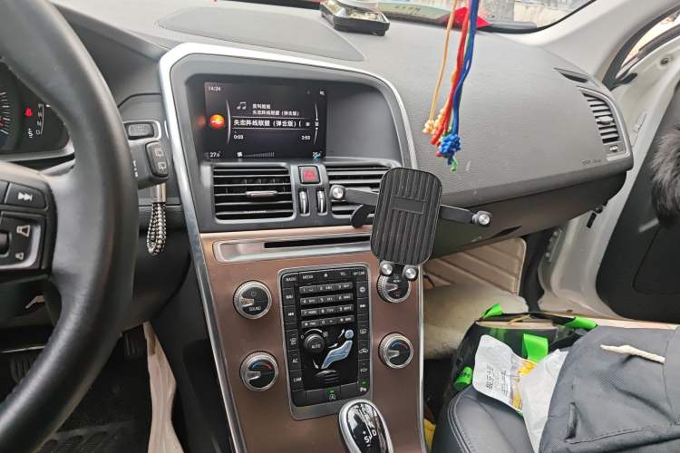 Used Volvo XC60 2017 T5 Smart Upgrade Edition Audio And AC Panel