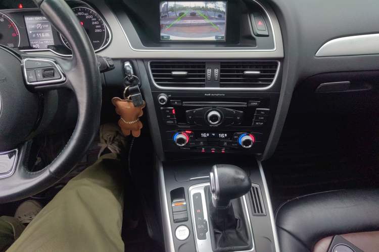 Used Audi A4L 2016 35 TFSI Collector's Edition Automatic Standard Model Audio And AC Panel