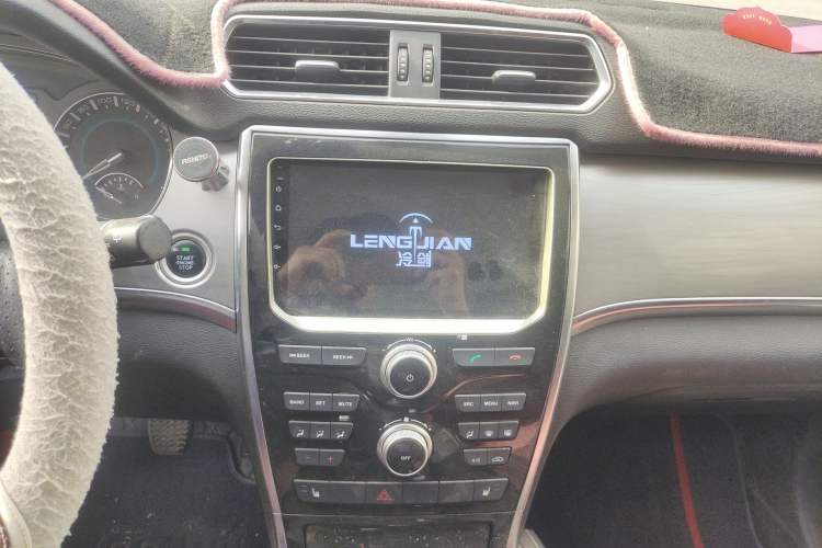 Used Haval H2 2014 1.5T Manual Two-Wheel Drive Elite Edition Audio And AC Panel