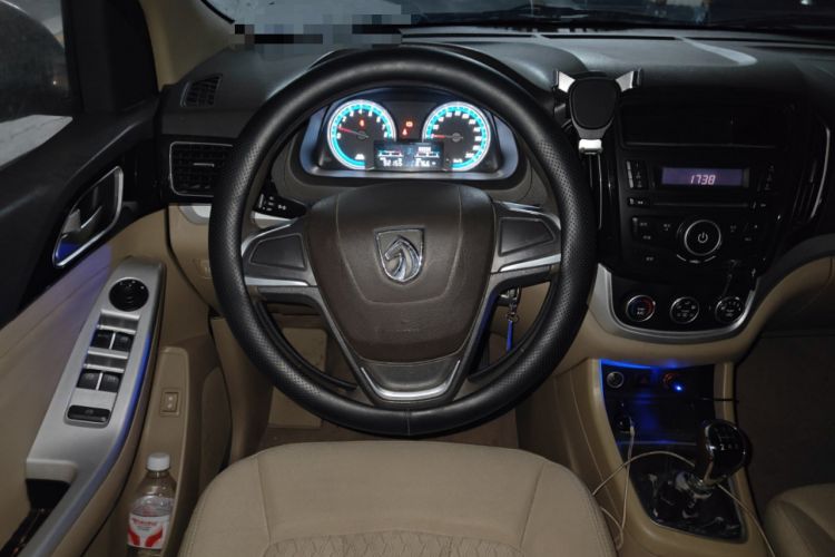 Used Baojun 730 2014 1.5L manual standard trim 7 seats