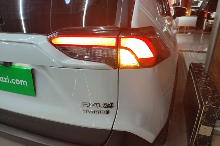 Used Toyota RAV4 2022 Dual-Engine 2.5L E-CVT Four-Wheel Drive Elite Plus Edition Exterior 3