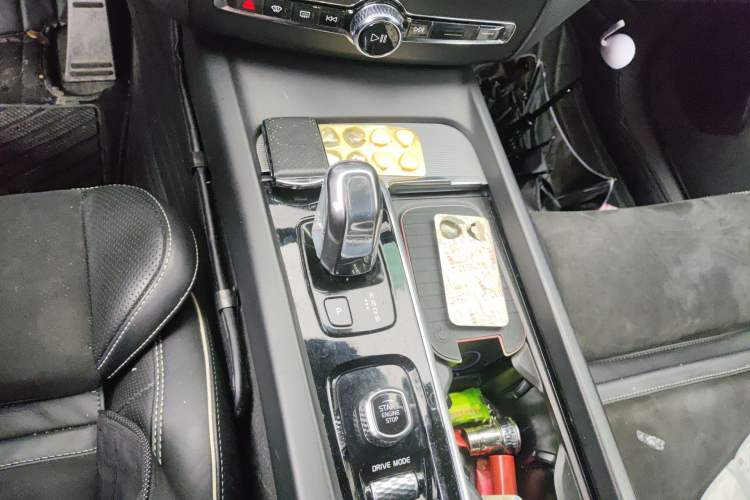 Used Volvo XC60 New Energy 2019 T8 E-Drive Hybrid Intelligent Luxury Sport Edition China V Standard Gear Lever