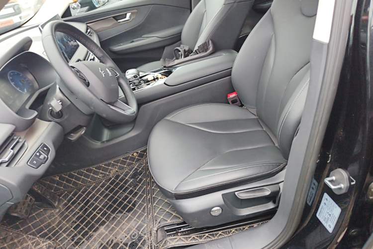 Used Hongqi E-QM5 2022 431 km Charge & Enjoy Edition