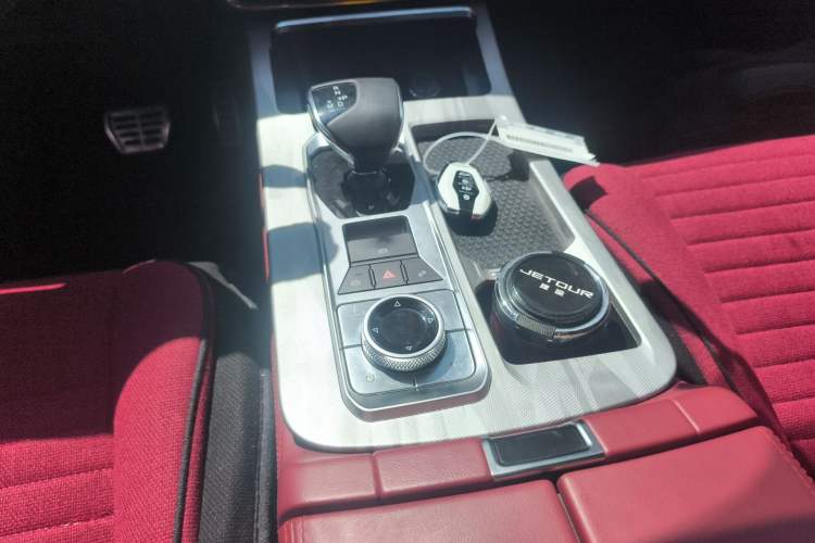 Used JETOUR X70 PLUS 2023 1.6T DCT Stronger 7-Seater Gear Lever