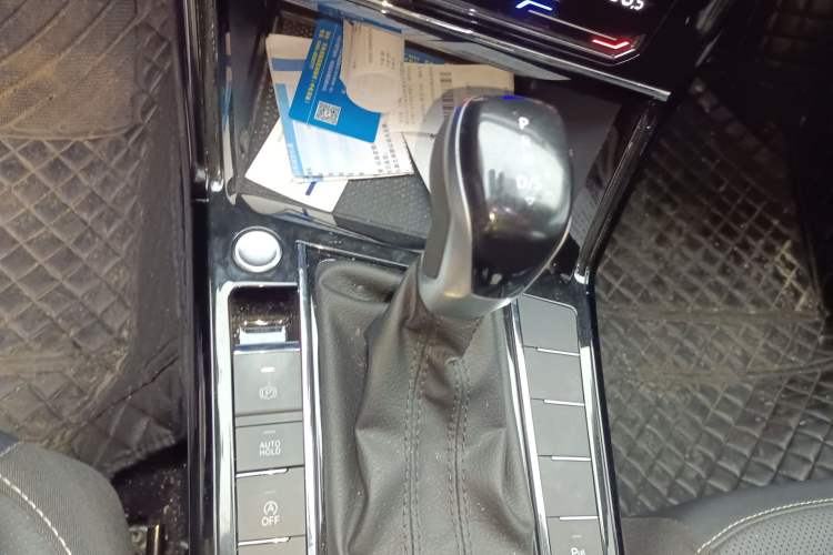 Used Volkswagen Passat 2024 330TSI Elite Edition Gear Lever