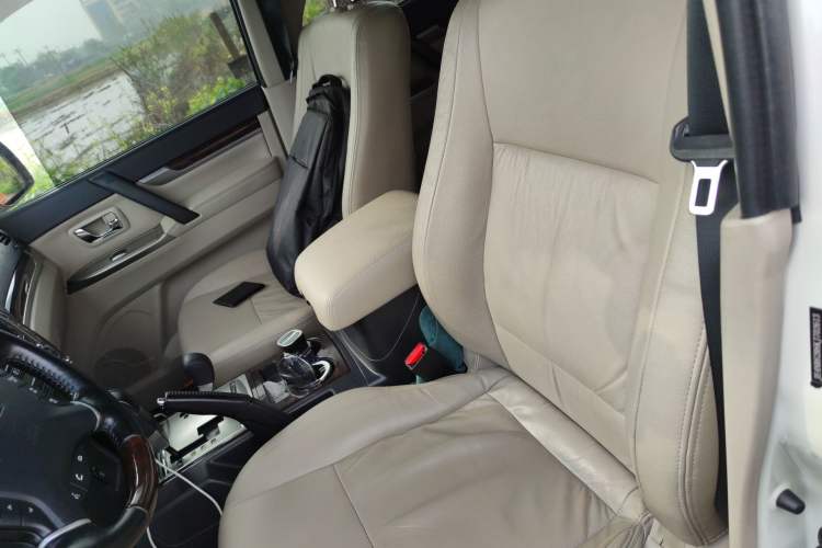 Used Mitsubishi Pajero  Left Front Seat