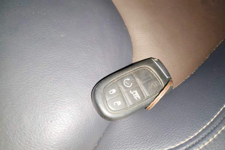 Used Jeep Cherokee 2020 2.0L Two-Wheel Drive Classic Sports Edition