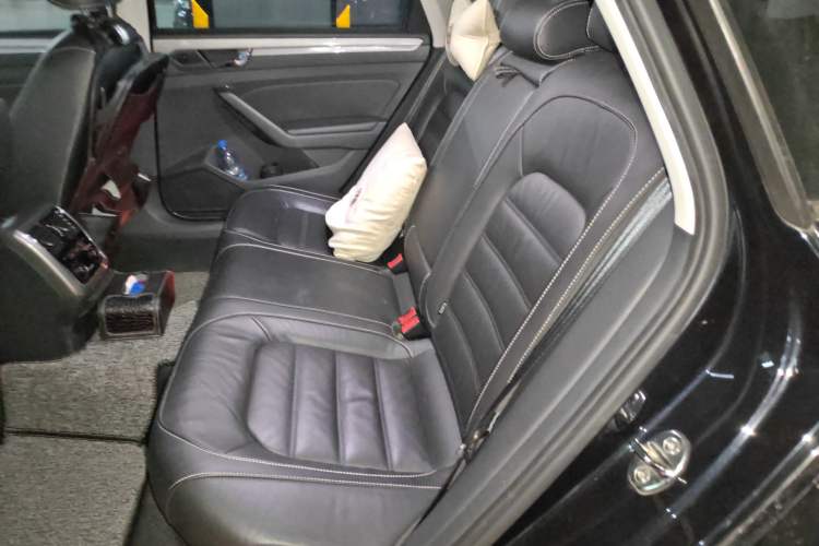 Used Volkswagen Passat 2017 330TSI DSG Luxury Edition Left Rear Seat