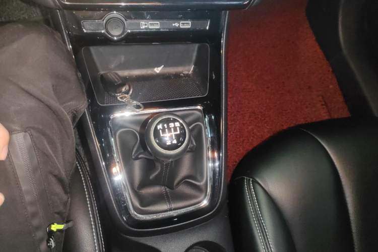 Used Roewe i5 2019 1.5L Manual 4G Connected Langyue Edition Gear Lever