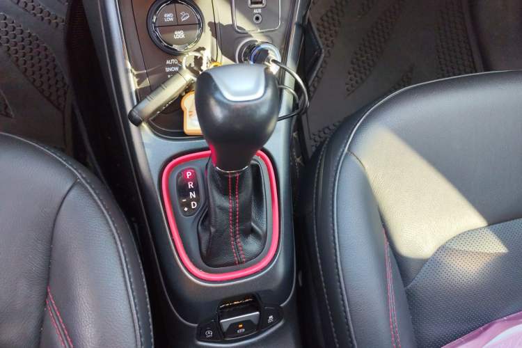 Used Jeep Compass 2017 200TS Automatic High-Performance All-Wheel Drive Edition Gear Lever