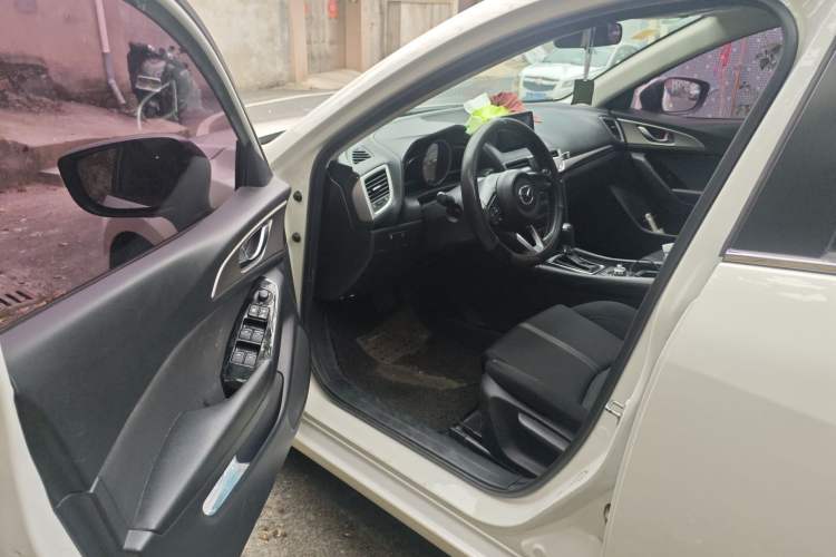 Used Mazda 3 Axela 2017 Sedan 1.5L Automatic Luxury Model China VI Standard
