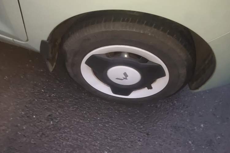 Used Wuling Hongguang MINIEV 2021 Macaron Premium Model – Lithium Iron Phosphate Right Front Wheel Hub