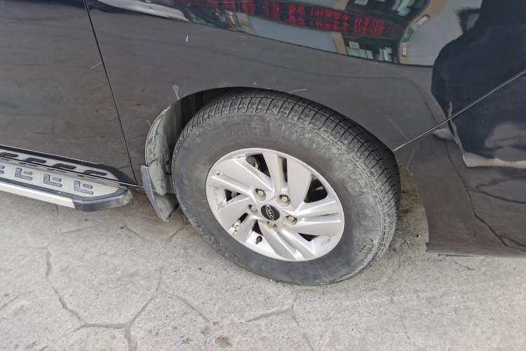 Used JAC Refine M4 2016 2.0L Manual Luxury Smart Version Exterior 1