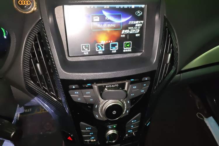 Used BYD Qin New Energy 2015 1.5T Dual-Crown Flagship Edition
