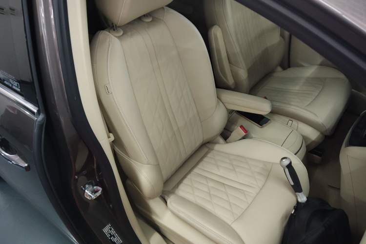 Used Buick GL8 2023 Land Executive Class 652T Luxury Model