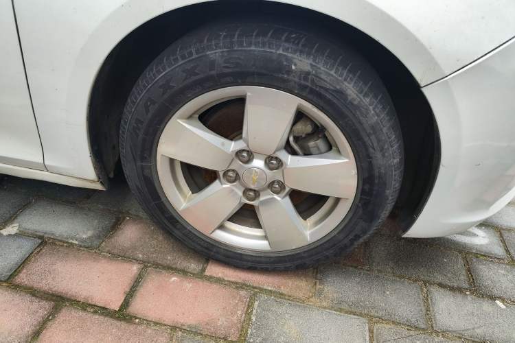 Used Chevrolet Malibu 2014 1.6T Automatic Comfort Edition Right Front Wheel Hub