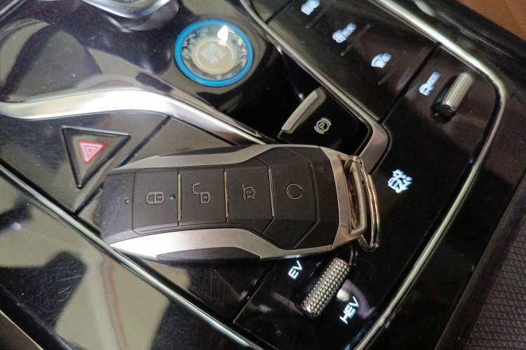 Used BYD Tang New Energy 2021 DM-i 112KM Prestige Model Interior 1