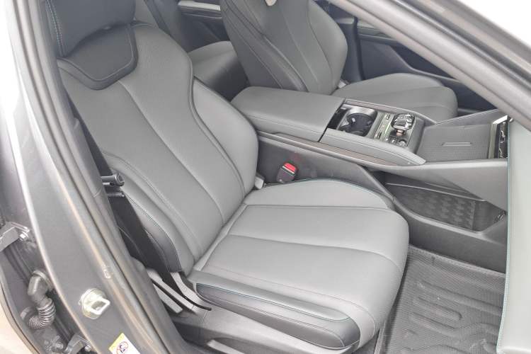 Used BYD Qin L 2025 DM-i Smart Drive 80KM Leading Model Right Front Seat