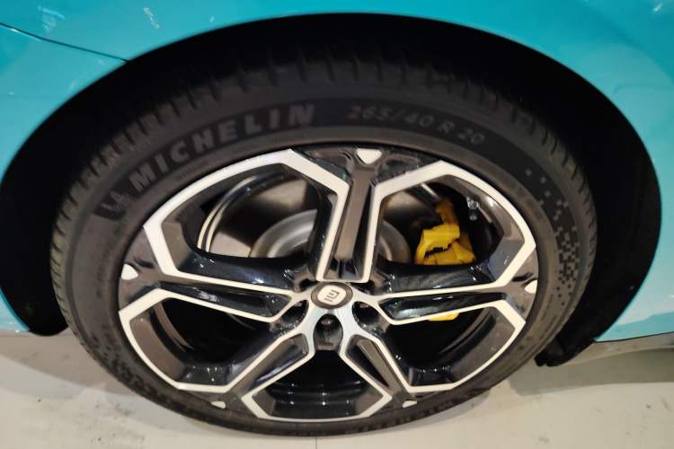 Used Xiaomi Auto SU7 2024 Four-Wheel Drive Ultra-Long Range Advanced Intelligent Driving Max Edition