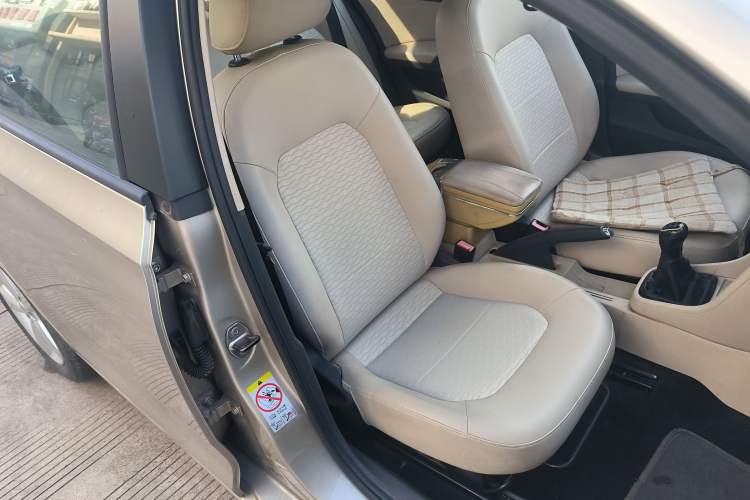 Used Skoda Rapid 2013 1.6L Manual Smart Selection Model