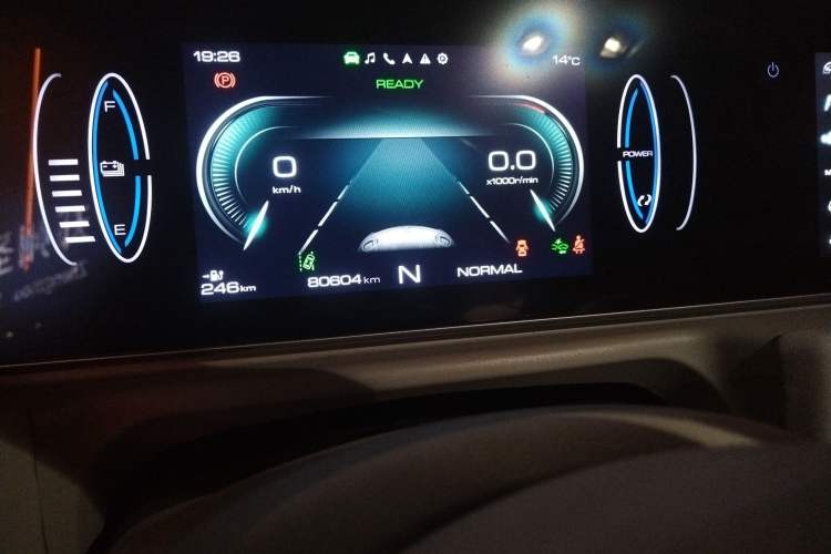 Used ORA Good Cat 2022 Morandi Edition 400km Standard Range Premium Version Lithium-Ion Battery