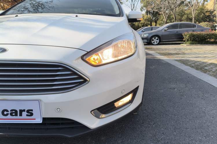 Used Ford Focus 2015 Sedan EcoBoost 180 Automatic Flagship Model