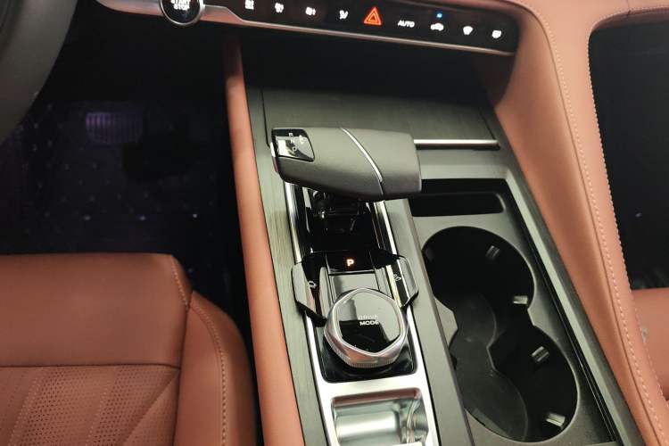 Used CHANGAN CS75 PLUS 2024 3rd Generation Champion Edition 1.5T Intelligent Drive Dynamic Model Gear Lever