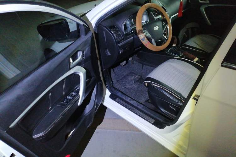 Used Geely Auto Emgrand 2016 Sedan 1.5L CVT Upward Version