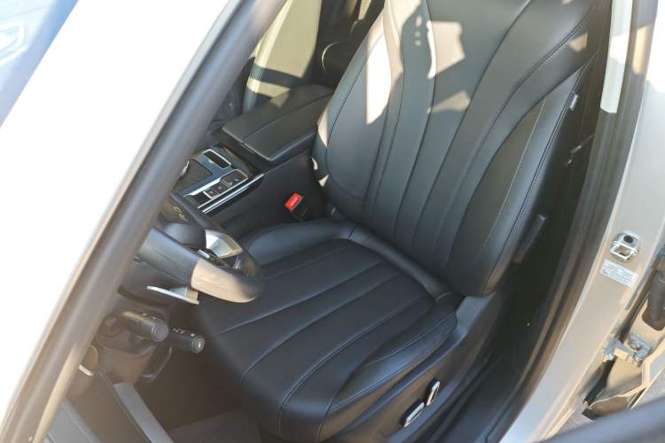 Used Roewe RX5 MAX 2021 Supreme Series 300TGI Automatic Luxury Cabin Edition
